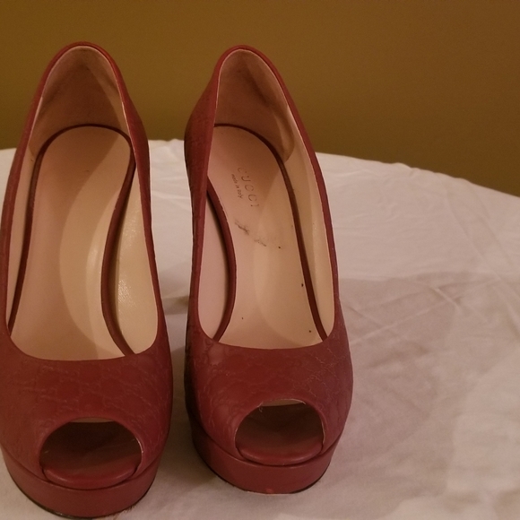 Gucci Red Guccissima Leather Peeptoe Platform Pump - Picture 3 of 9
